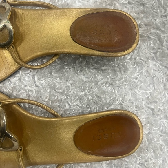 Gucci Leather GG Interlocking HEART Thong Sandals - Picture 4 of 10